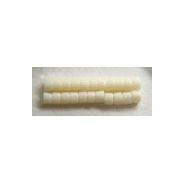 デリカビーズ ●丸 約3g 1.6mm(11/0) クリームギョク