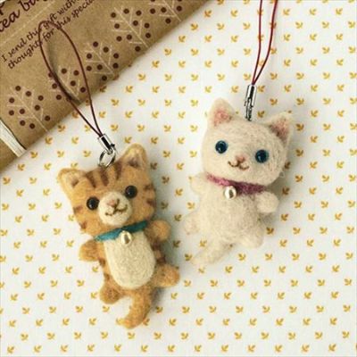 シロねことトラねこのストラップ ハマナカ | つくる楽しみ フェルトキット