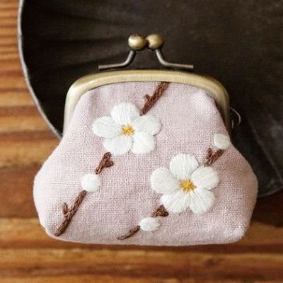 刺しゅうキット スミレソラ 大和撫子ながま口キット 小梅| つくる楽しみ