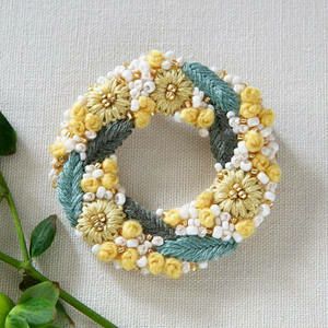 K.omonoさんのビーズ刺しゅうキット hanabatake brooch イエロー