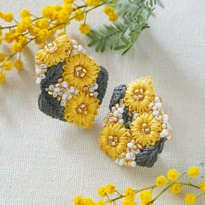 K.omonoさんのビーズ刺しゅうキット kakera earrings イエロー