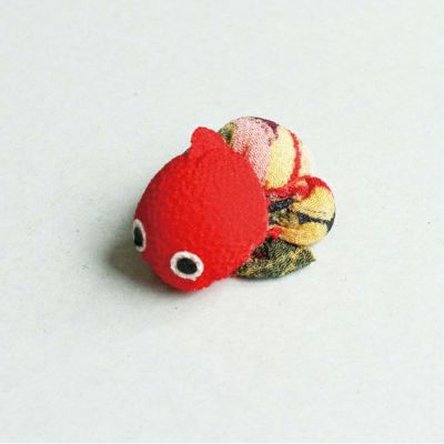 ちりめん飾り きんとと 赤 約H4×W3.5cm 夏