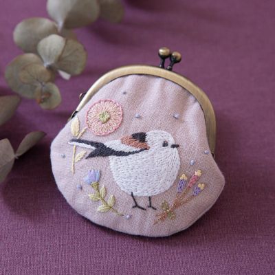 動物刺繍キット がま口 やわらぎの花々とまんまるシマエナガさんの chicchiさん