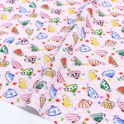 生地 輸入生地 プリント生地 ピンクにティーカップいっぱい Free Sprit フリースピリット 巾約110cm (最低単位30cm～10cm単位の切り売り)