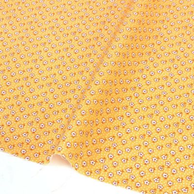 生地 輸入生地 プリント生地 USAプリント イエロー地 白小花柄 ROBERTKAUFMAN ロバートカフマン 巾約110cm (最低単位30cm~10cm単位の切り売り)