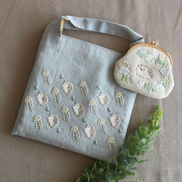 chicchiさんの動物刺繍キット 図案印刷済 はりねずみさんとオキザリス